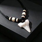 Imitation Shark Teeth Resin Pendant Necklace for Men, Rope Chain Wood Beads Adjustable Choker Necklace, Creative Punk