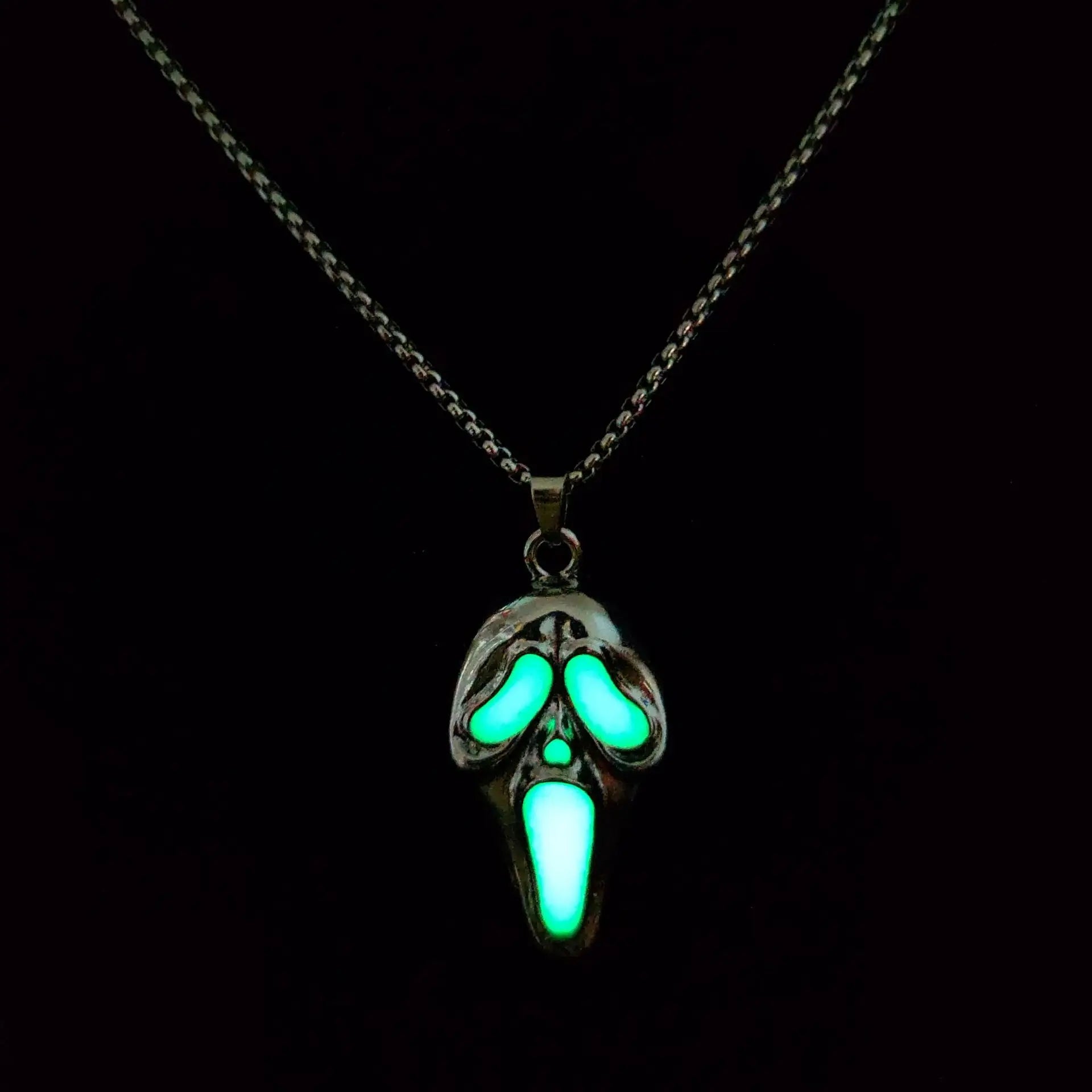 European and American street hip hop popular exaggerated skull luminous mask pendant, trendy man personality neckla