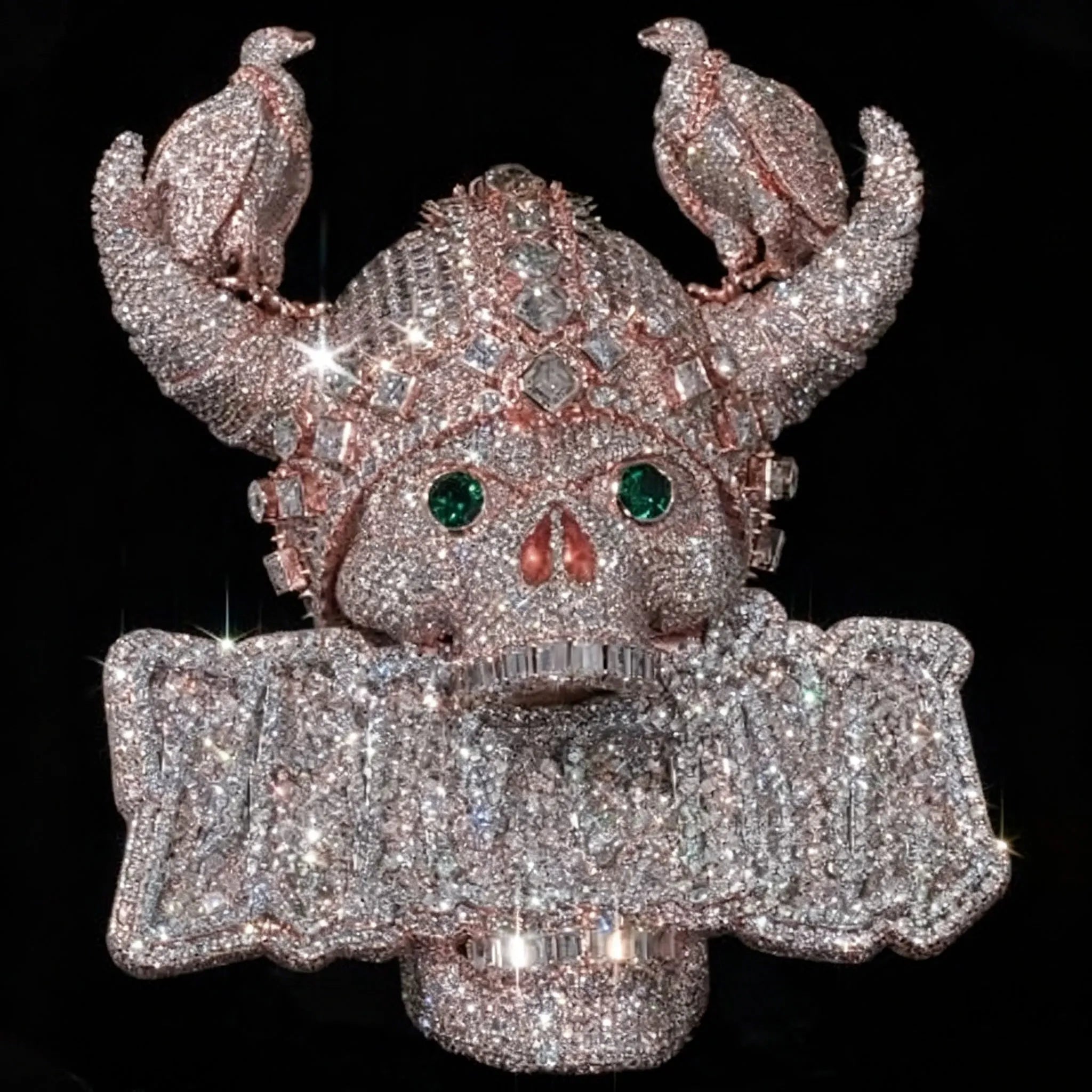LYEE CYEE's luxurious three-dimensional diamond studded green eyed horn skull letter hip-hop pendant can be paired with
