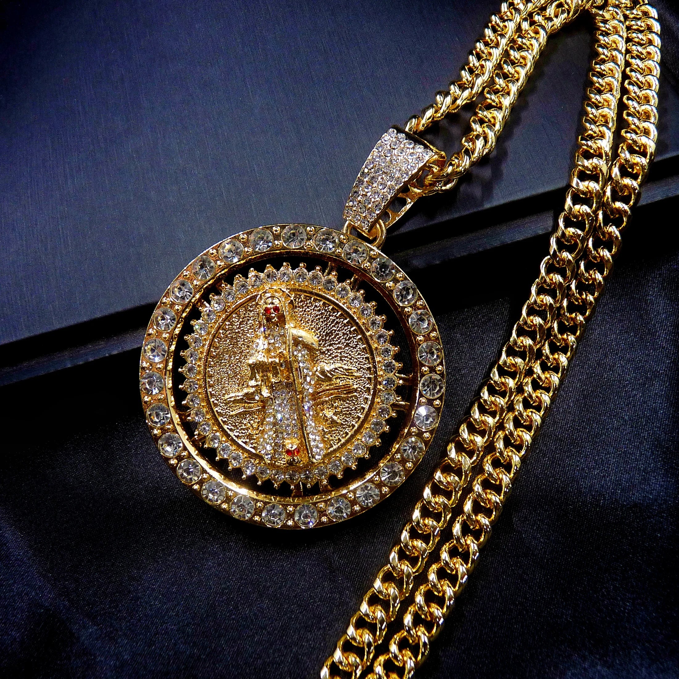 1 piece men's fashionable hip hop Santa Muerte set with sparkling rhinestones rotatable pendant decorative necklace