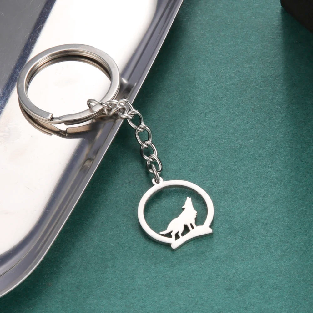 Round Wolf Pendant Keychain for Men Women Fashion Stainless Steel Silver Color Keychain for Friend Christmas Gift