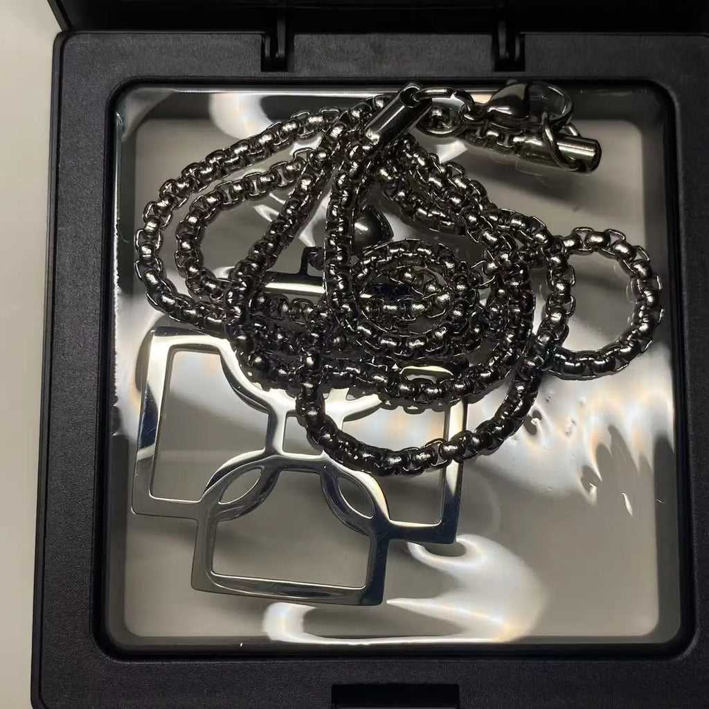 High-quality Stainless Steel Fashionable and Quirky Pendant Necklace for Men, a Hip-Hop Style Personalized Necklace