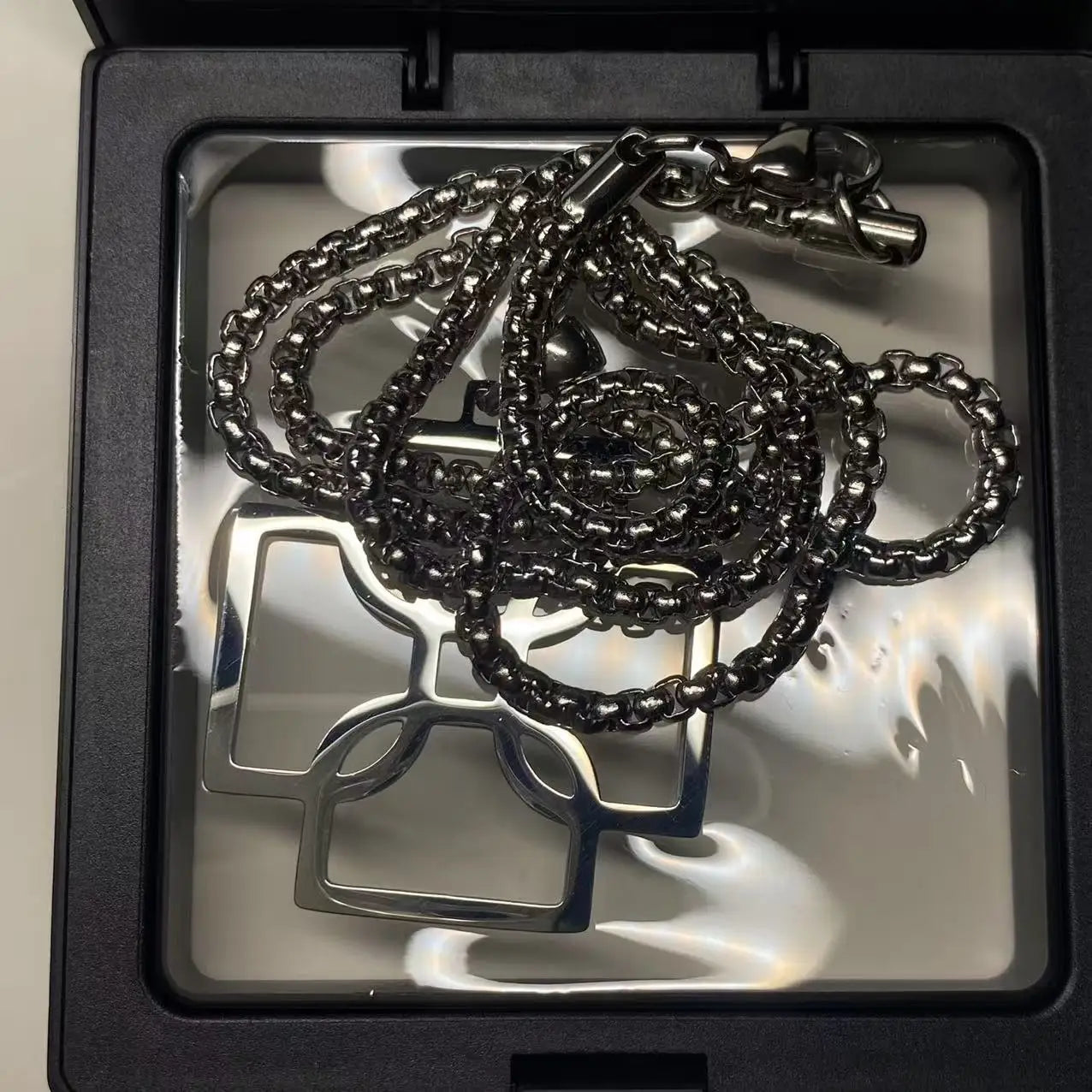 High-quality Stainless Steel Fashionable and Quirky Pendant Necklace for Men, a Hip-Hop Style Personalized Necklace