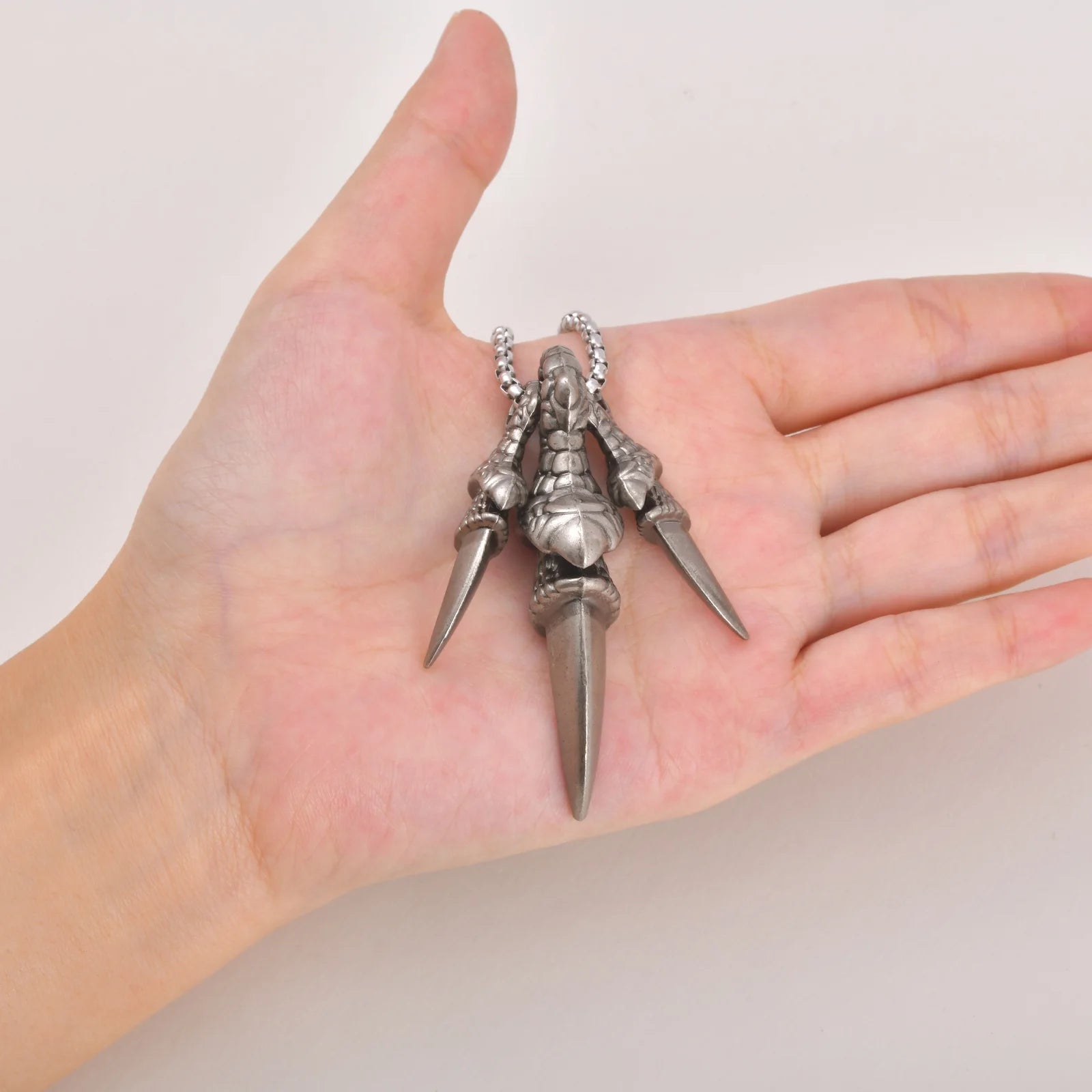Punk Dragon Claw Pendant Necklace for Men, Fashion 70cm Stainless Steel Long Chain Necklace, Creative Hip Hop Jewelry Gifts