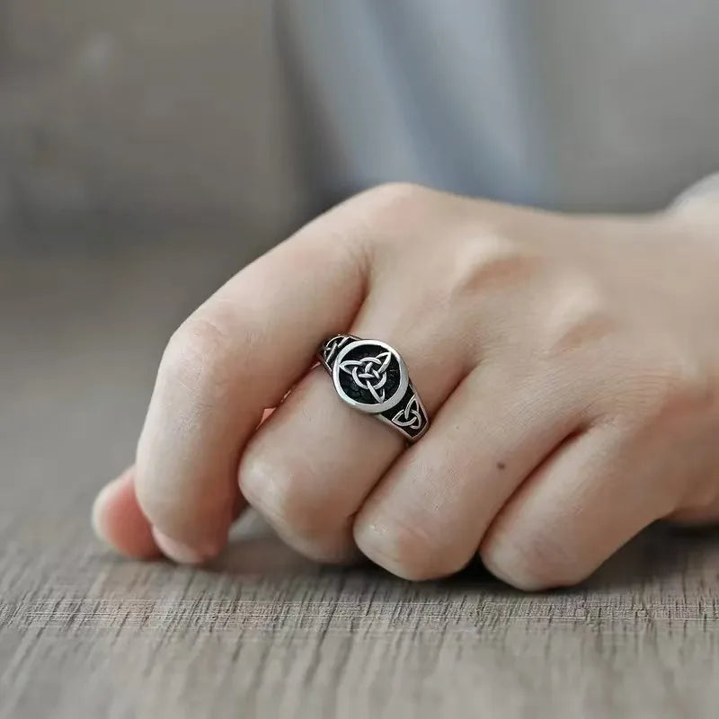New Hollow Celtic Knot Ring — Zinc Alloy