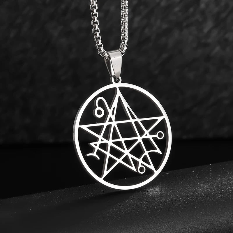 Jewelry Round Celtic Knot Necklace for Men Nordic Rune Amulet Fashion Sweater Necklace Gift