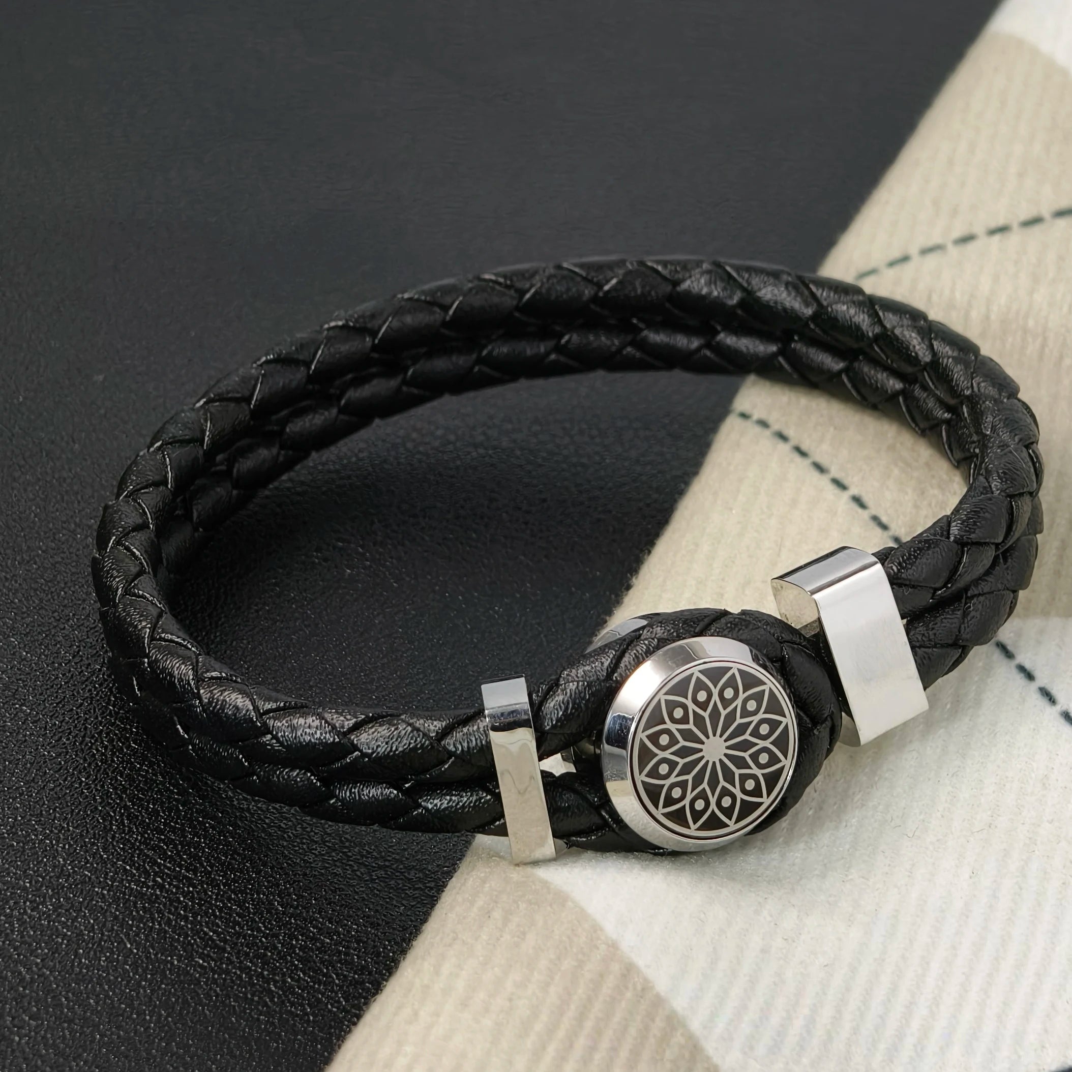 New personalized Wanjia European and American bracelet MB bracelet woven stainless steel men's bracelet
