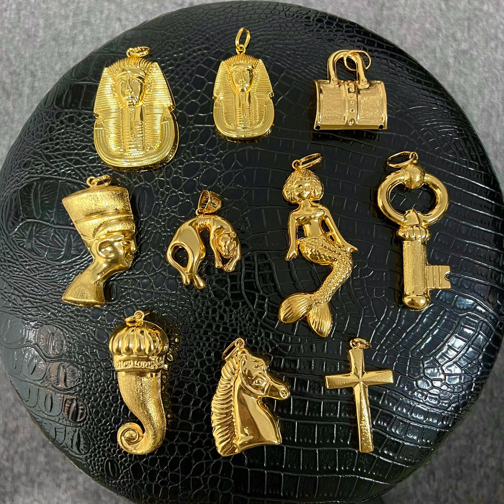 Gold Pendant Necklace