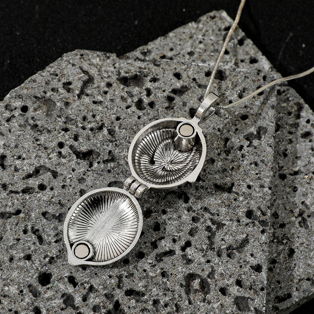 Vintage Personalized Pendant Ltem with Openable Pendant Chain Film Television Jewelry Gift Suitable for Collectibles