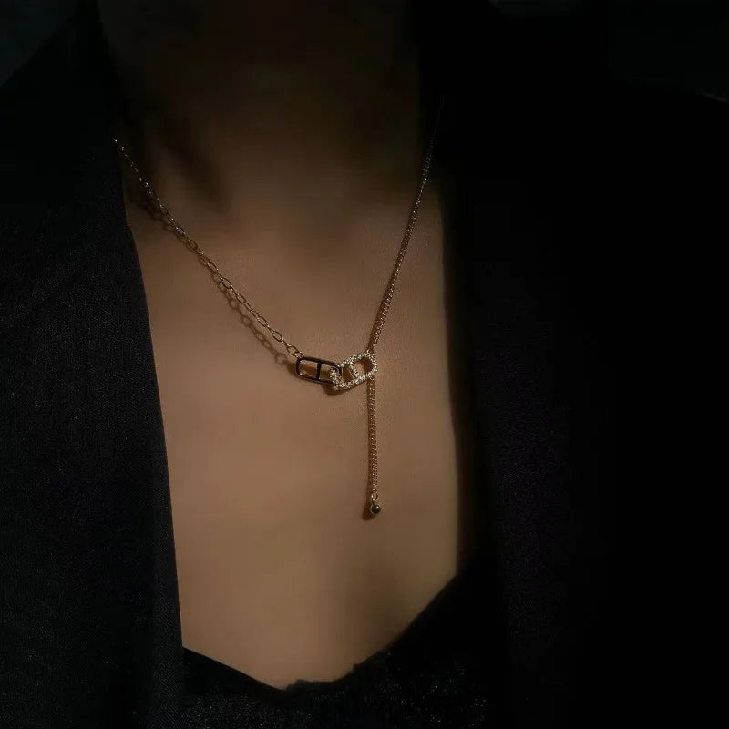 Pig Nose 18K Gold Collarbone Chain — Gold