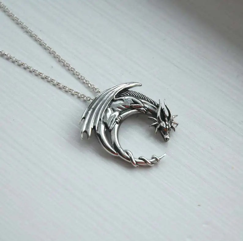 Vintage Flying Dragon Shape Pendant Necklace Exquisite
