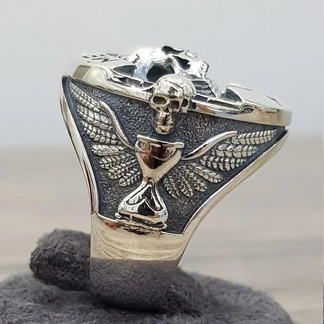 Memento Mori Skull Ring — Gothic Carpe Diem