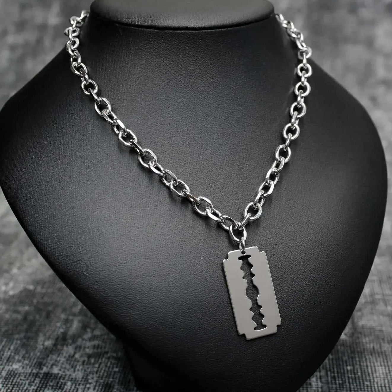 Fashion Razor Blade Pendant Necklace Punk Stainless Steel Hip Hop Knife Shaver Shape Sweater Chain Necklace Gift for Women Men