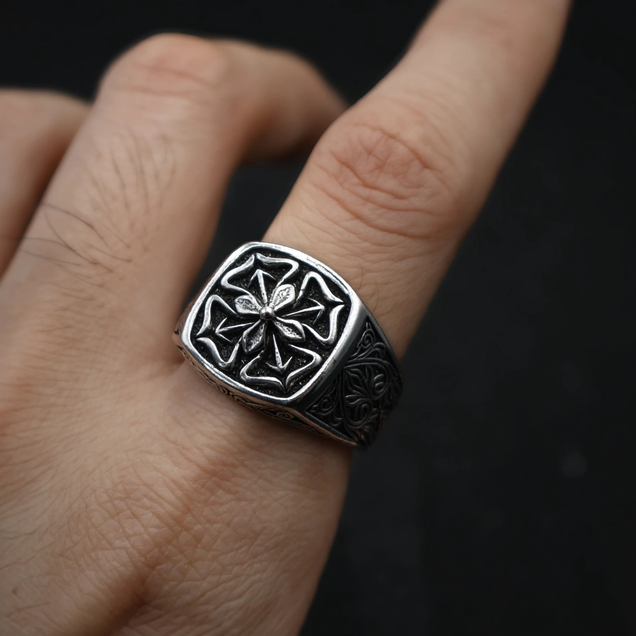 Retro "Floral Edge" Four-leaf Clover Adjustable Open Ring For Men Silver-plated Copper Gothic Punk Edgy Jewelry
