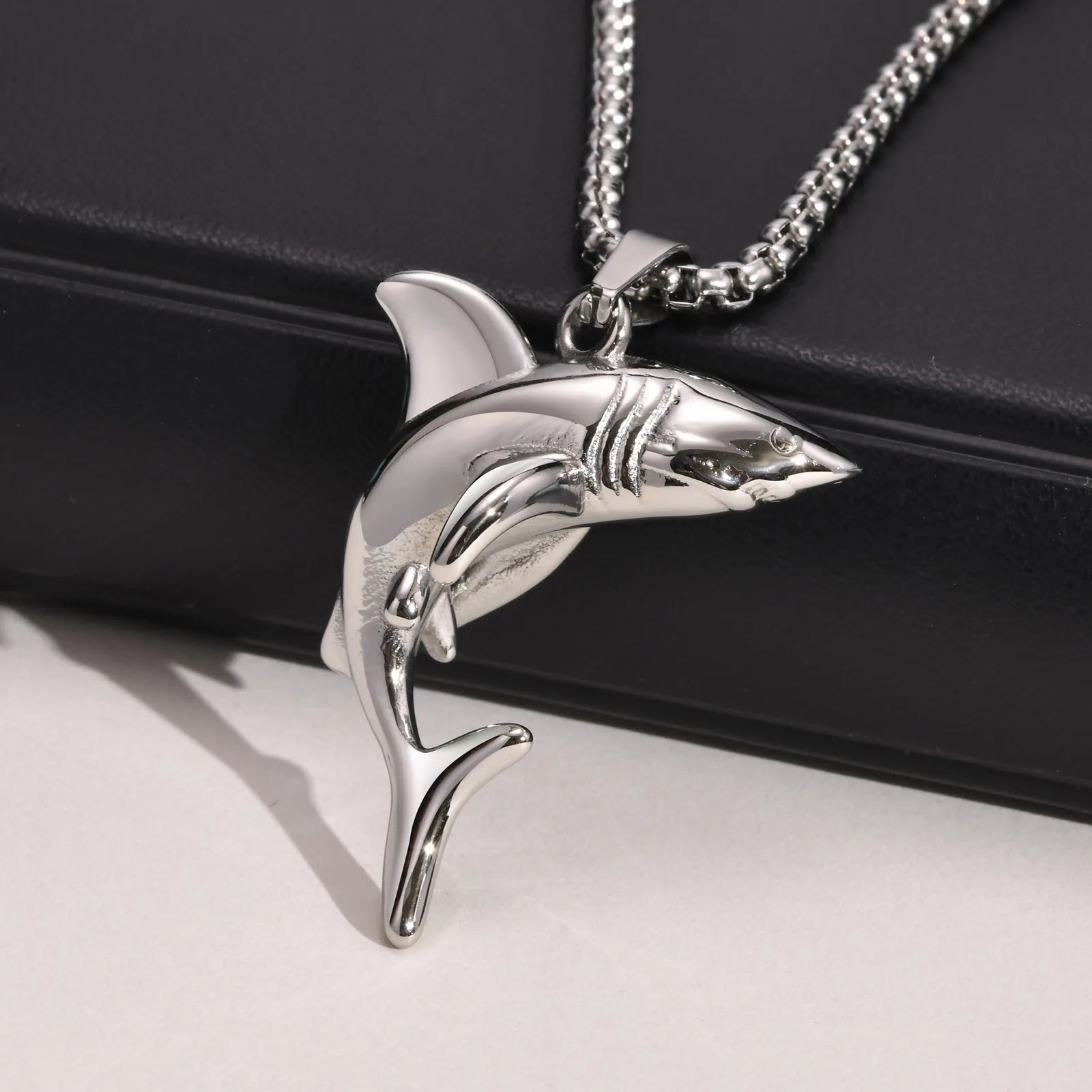 Vnox Stylish Shark Men Boys Necklaces,Rock Punk Animal Pendant Collar Jewelry with Stainless Steel Box Chain
