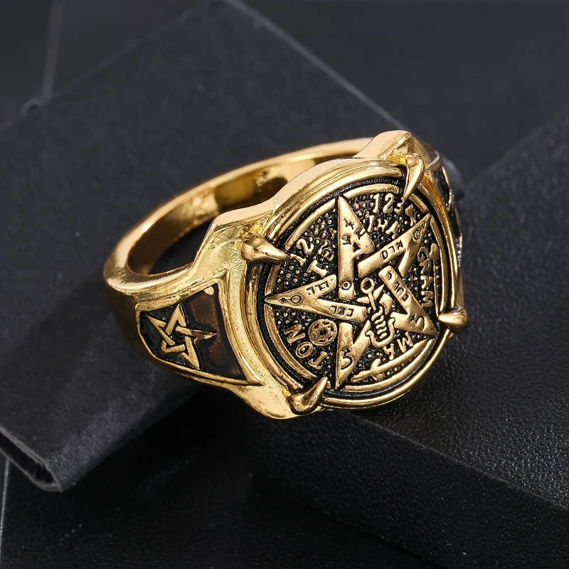 Vintage Carved Star Pattern Ring — Gold-Tone Metal