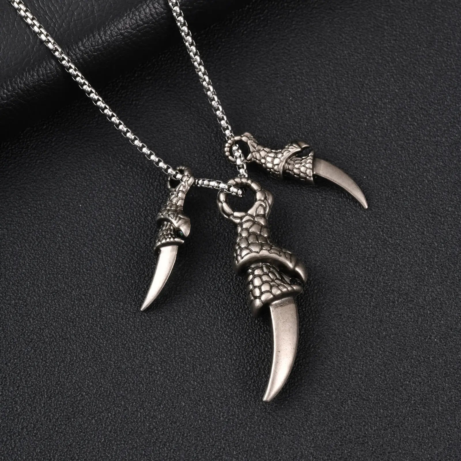 Vnox Men's Metal Dragon Claw Pendant Necklace Punk Rock Hip Hop Box Chain Party Halloween Jewelry Gift for Father Husband Son