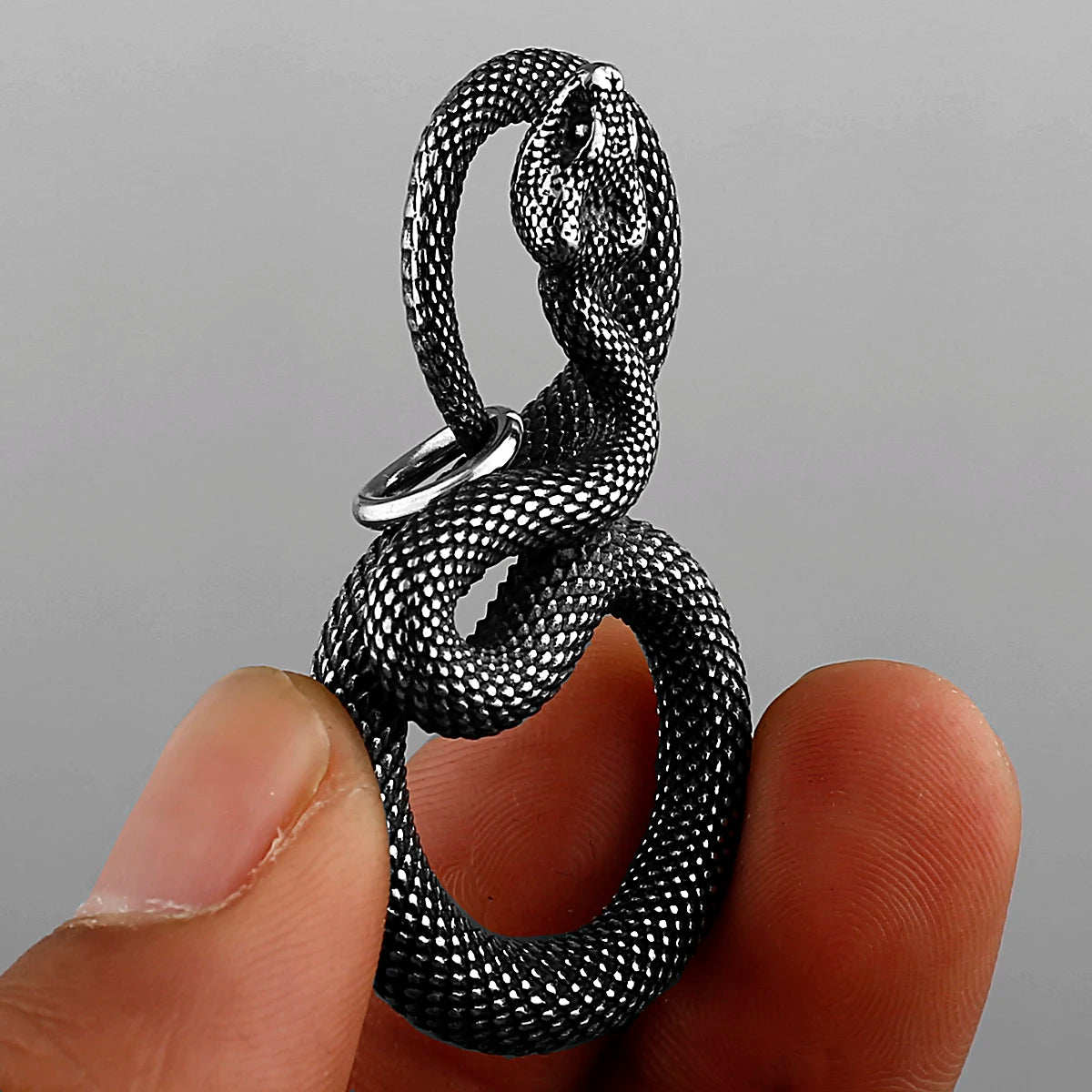 Stainless Steel Vintage Animal Snake Pendant Necklace Men Gothic Winding Imitation Viper Punk Hip Hop Necklace Jewelry