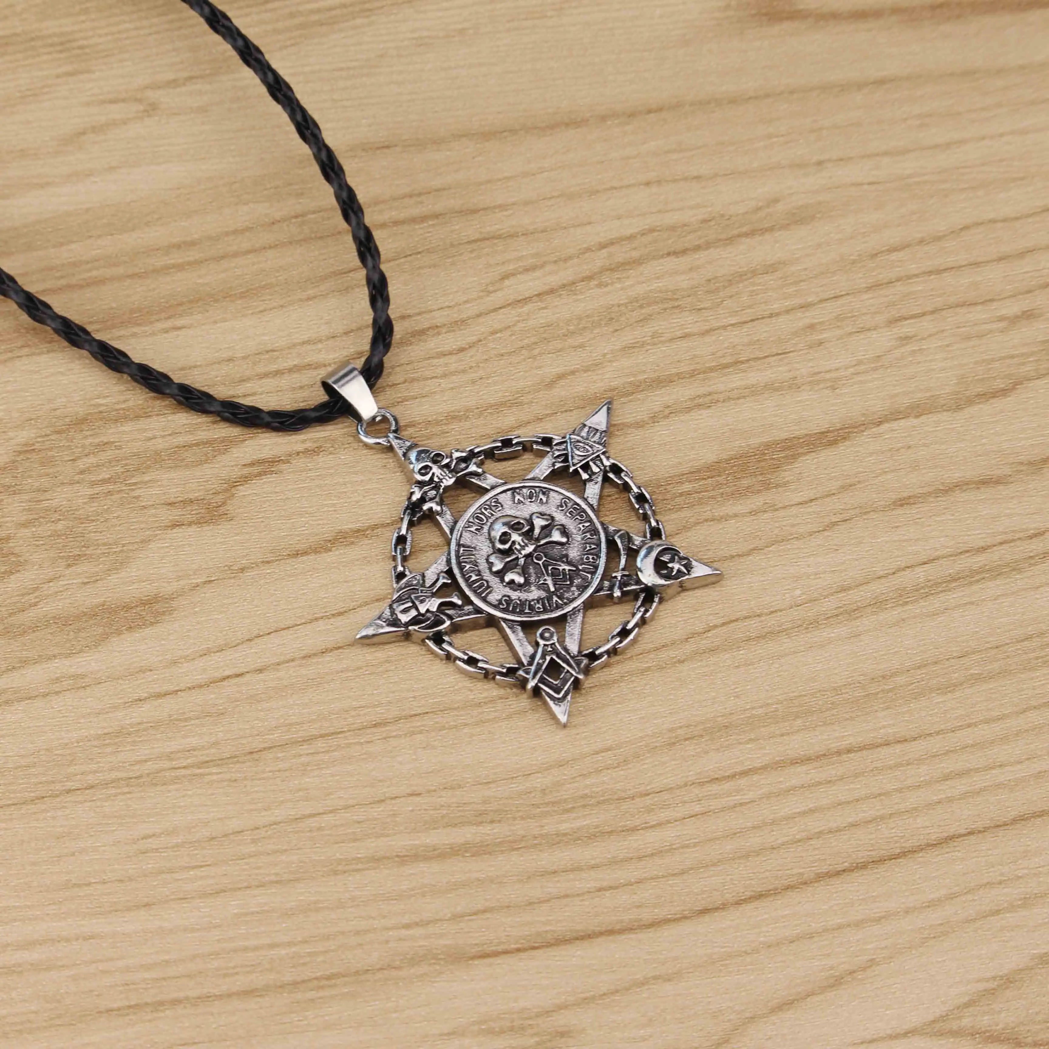 Movie Accessories Akg Pirates Of The Caribbean Aztec Gold Color Coin Necklace Retro Skull Pendant Punk Hip Hop Necklace