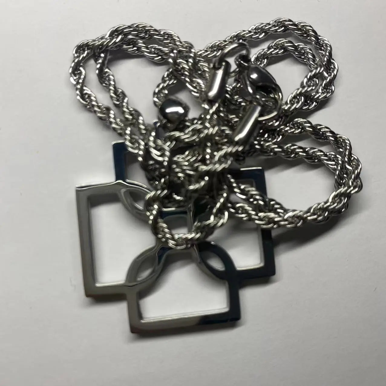 High-quality Stainless Steel Fashionable and Quirky Pendant Necklace for Men, a Hip-Hop Style Personalized Necklace