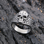 Stainless Steel Men Skull Ring Retro Cracked Skull Biker Ring Textured Band Vintage Punk Rock Fashion Jewelry for Men