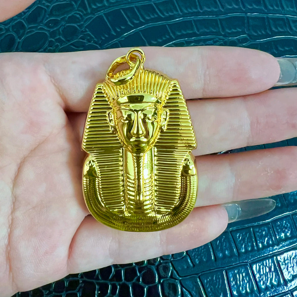 Gold Pendant Necklace