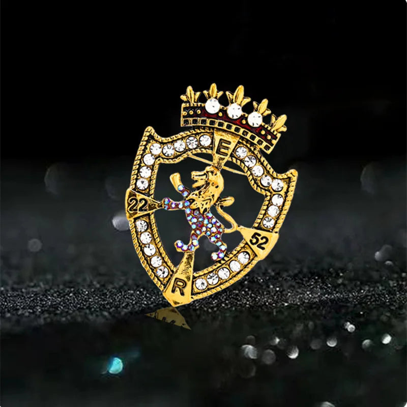 Vintage Lion Crown Brooch — Lapel Pin for Suit & Shirt Collar