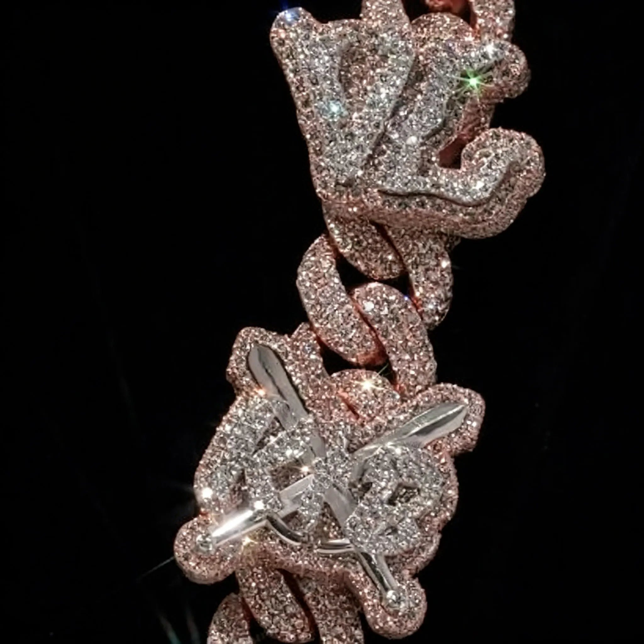 LYEE CYEE's luxurious three-dimensional diamond studded green eyed horn skull letter hip-hop pendant can be paired with