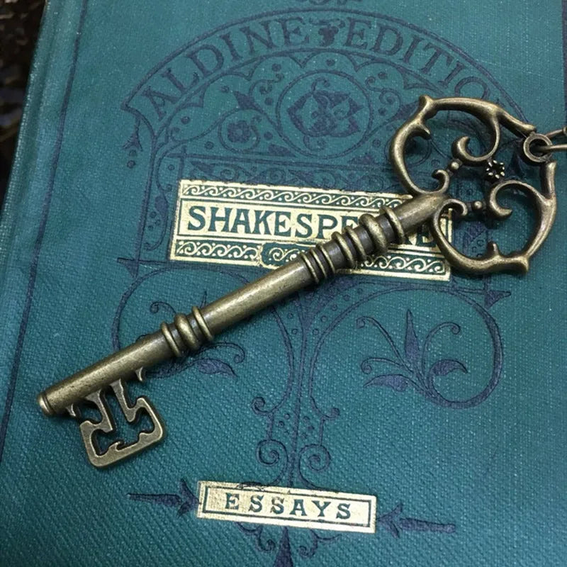 Antique Bronze Skeleton Garden Key Pendant Necklace — Zinc Alloy