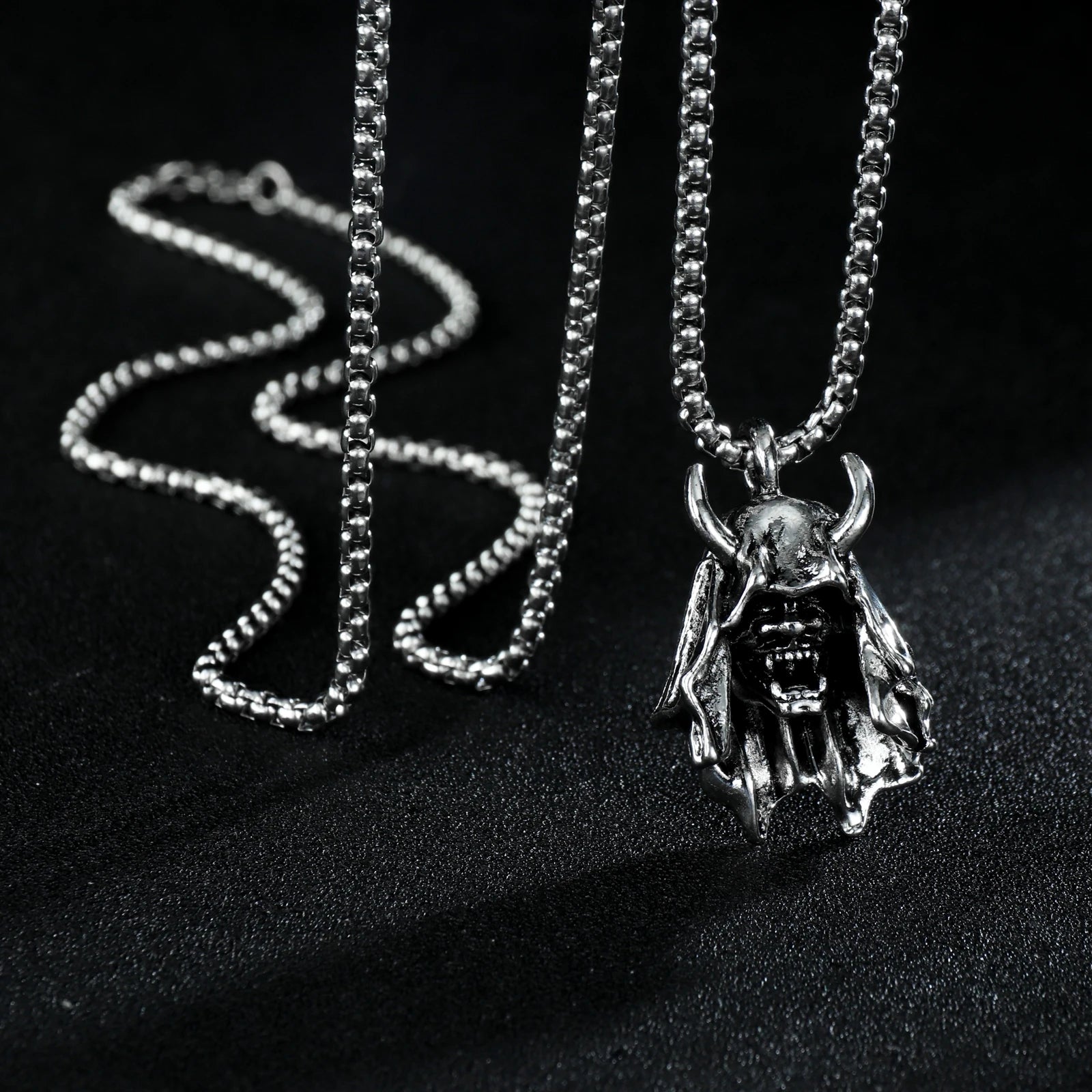 Punk Bull Buffalo Skull Pendant Necklace For Cool Men Women Stainless Steel Long Chain Necklace Party Gift Hip Hop Jewelry