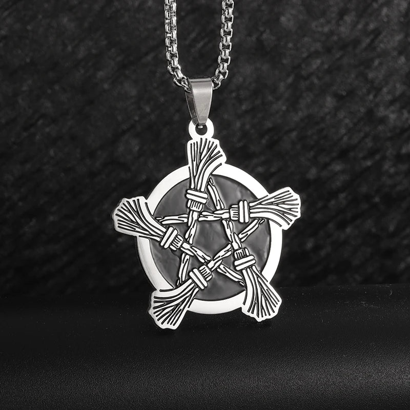 Jewelry Round Celtic Knot Necklace for Men Nordic Rune Amulet Fashion Sweater Necklace Gift