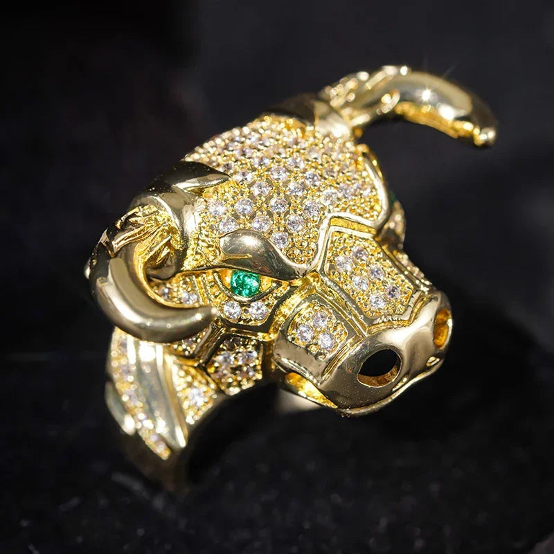 Noble Iced Out Bull Head Ring for Men/Women with Green CZ Eyes Hip Hop Charming Jewelry for Party Rapper Style Accessory