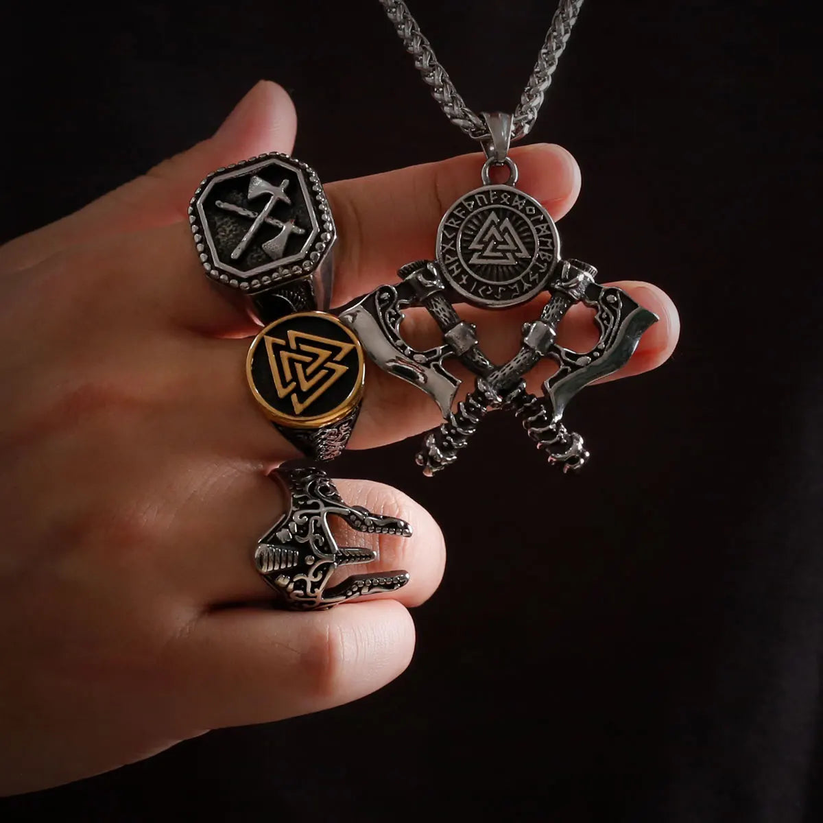 Men Vikings Ax Necklace for Man Never Fade Norse Rune Axe Thor Hammer Mjolnir Slavic Amulet Self-defense Pendant Male