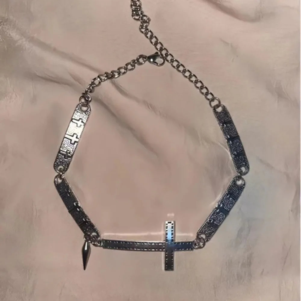 Retro Punk Choker Necklace Y2K Grunge Rock Hip Hop Necklace Silver Cross Pendant Chain Jewelry Necklace For Ladies For