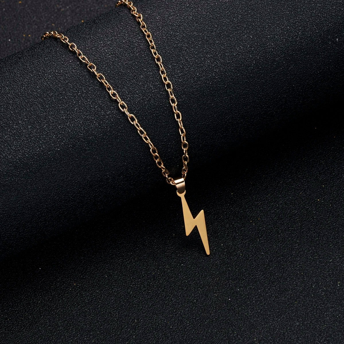 Stainless Steel Metal Lightning Shaped Pendant Necklace For Women Men Minimalist Geometric Lightning Clavicle Chain Jewelry Gift