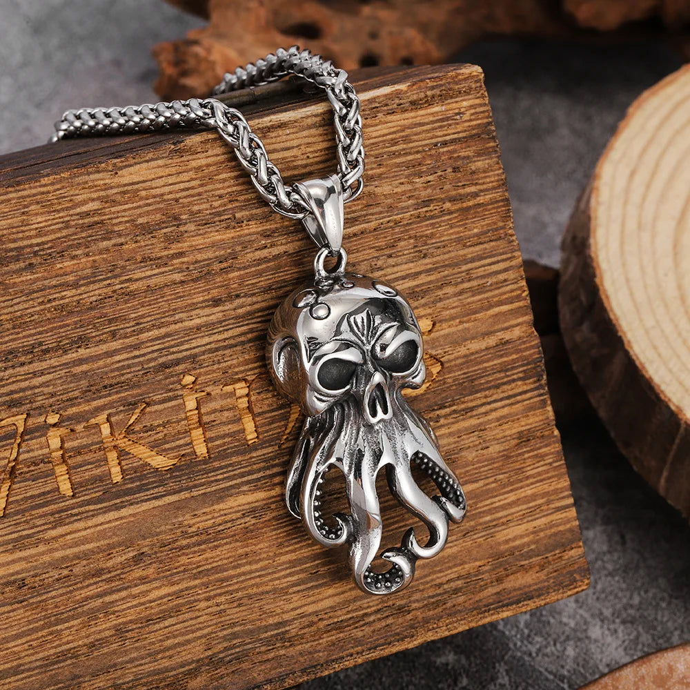 An exaggerated octopus sea monster pendant alloy necklace chain length 60CM fashion stereo can send friends