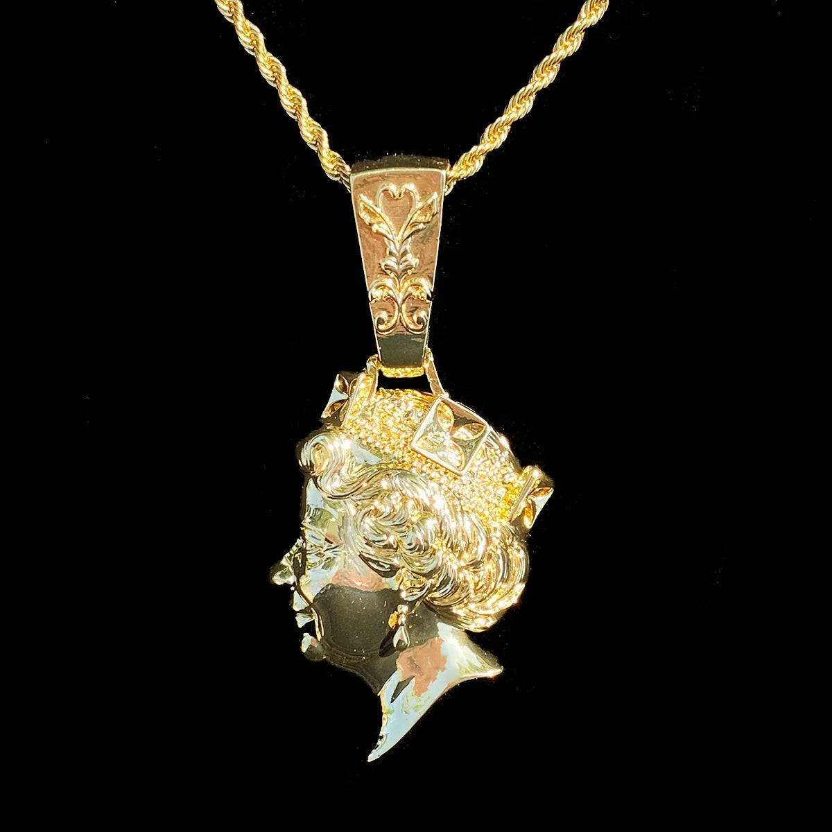 Aokaishen Iced Out United kingdom Queen Head Necklace Pendant for Men Real Gold Plated 5A Cubic Zirconia Hip Hop Jewelry