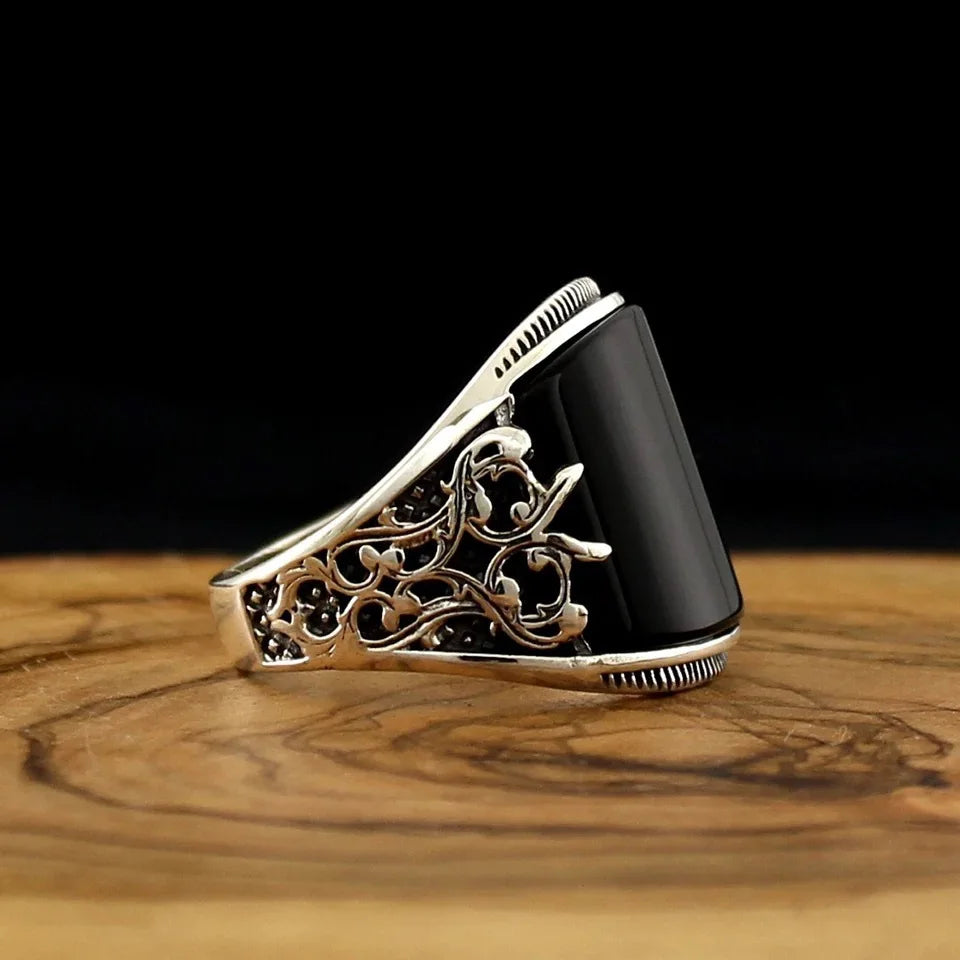 Retro Curved Black Resin Onyx Ring For Men Classic Metal Designer Ring Jewelry Gothic Rock Hiphop Unisex Accessories