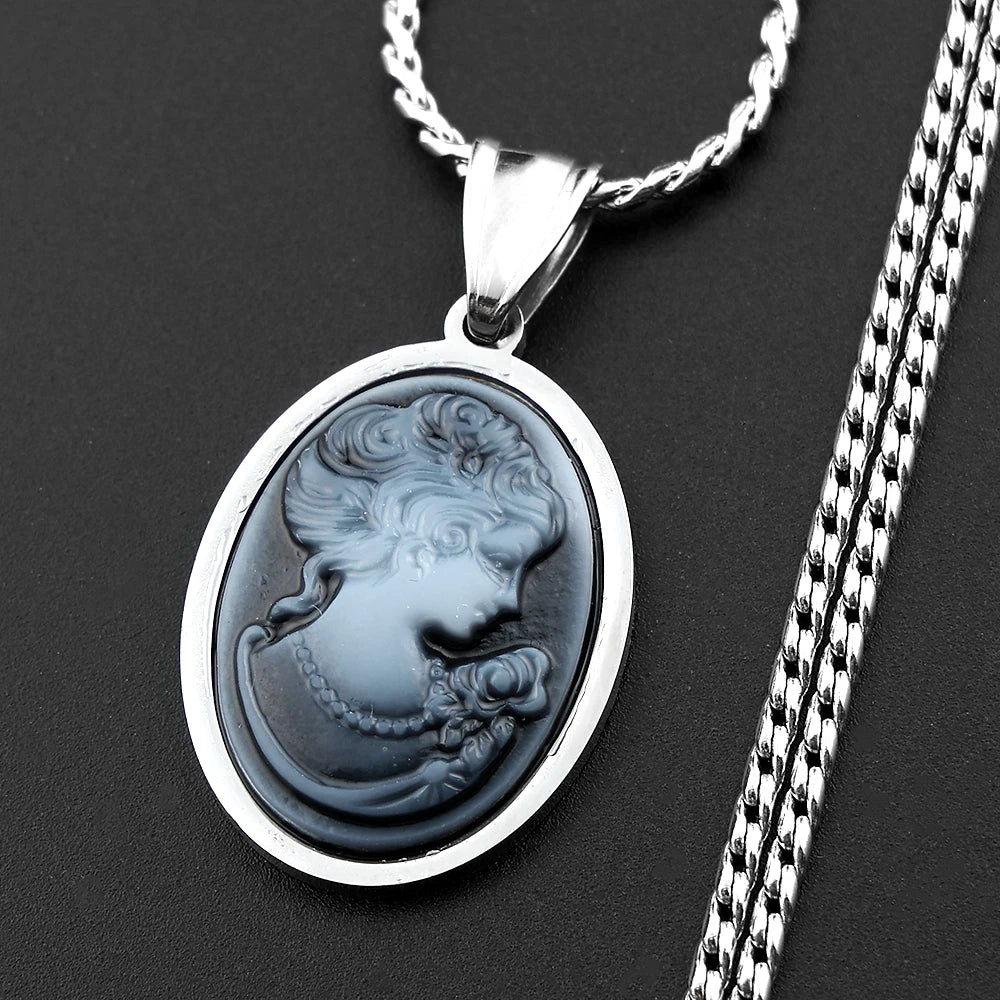 Vintage Victorian Cameo Pendant Necklace — Gold-Tone