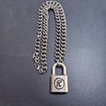Unique design novel shape glossy and Simpli silvery keylock men pendant charms black border letter R necklace