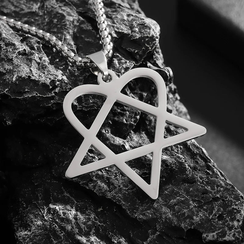Stainless Steel Simple Personalized Spider Pendant Necklace Men and Women Fashion Party Pendant Jewelry Gift