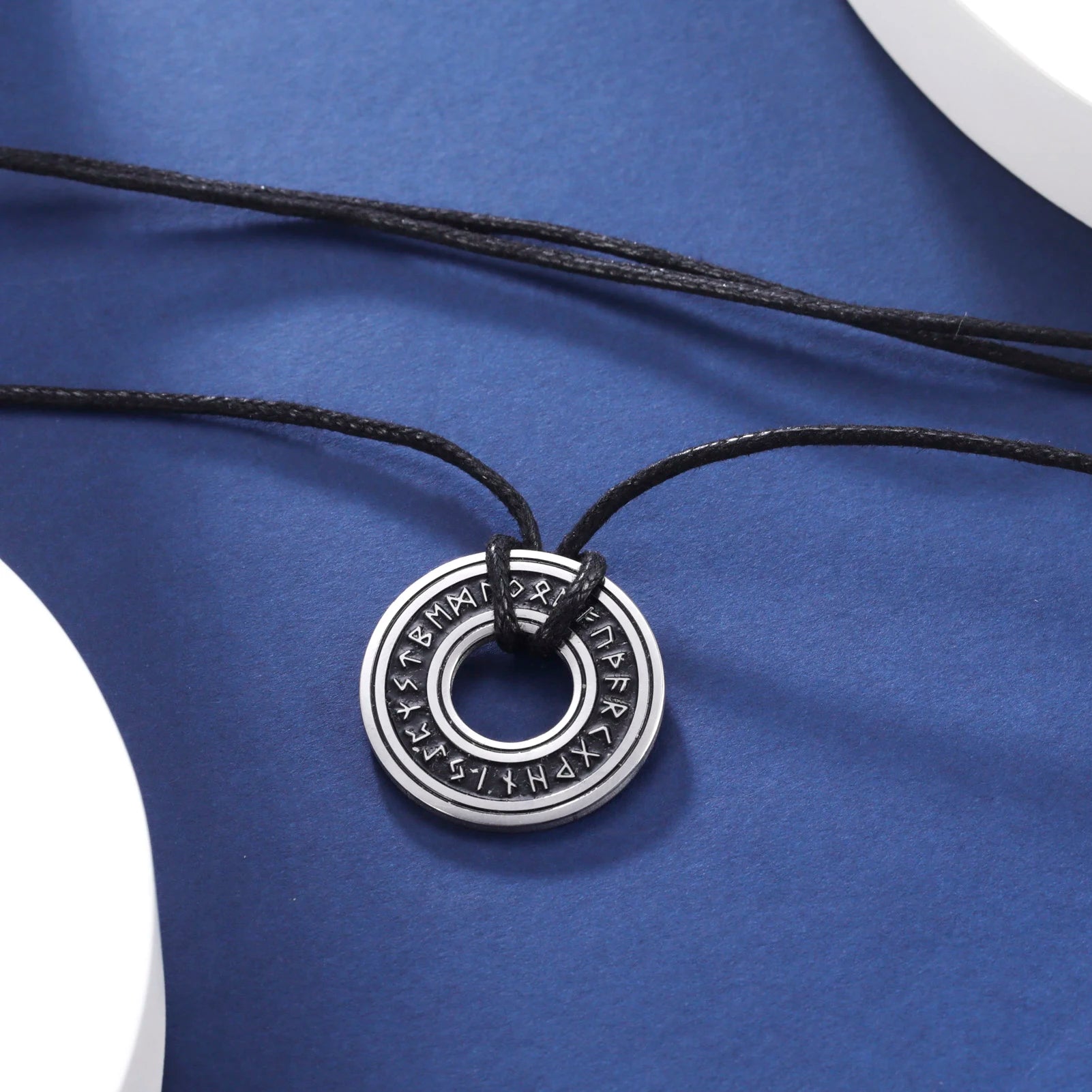 LIKGREAT Vintage Nordic Rune Necklaces for Men Stainless Steel Norse Runes Viking Jewerly Pagan Pendant Amulet Gift Hot