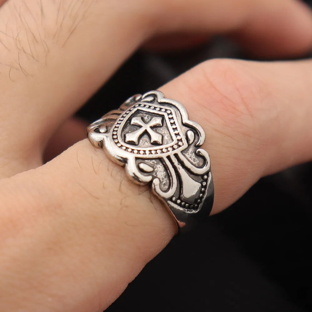 Vintage Knight Cross Amulet Ring for Men — Zinc Alloy