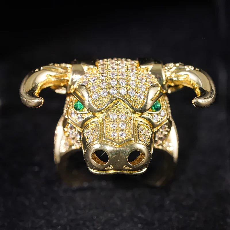 Noble Iced Out Bull Head Ring for Men/Women with Green CZ Eyes Hip Hop Charming Jewelry for Party Rapper Style Accessory