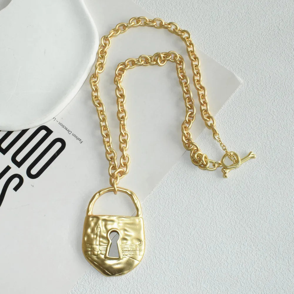Brand Fashion Show Metal Alloy Key Lock Pendant Necklace For Women Fashion Jewelry Gorgeous Sweater Chain Statement