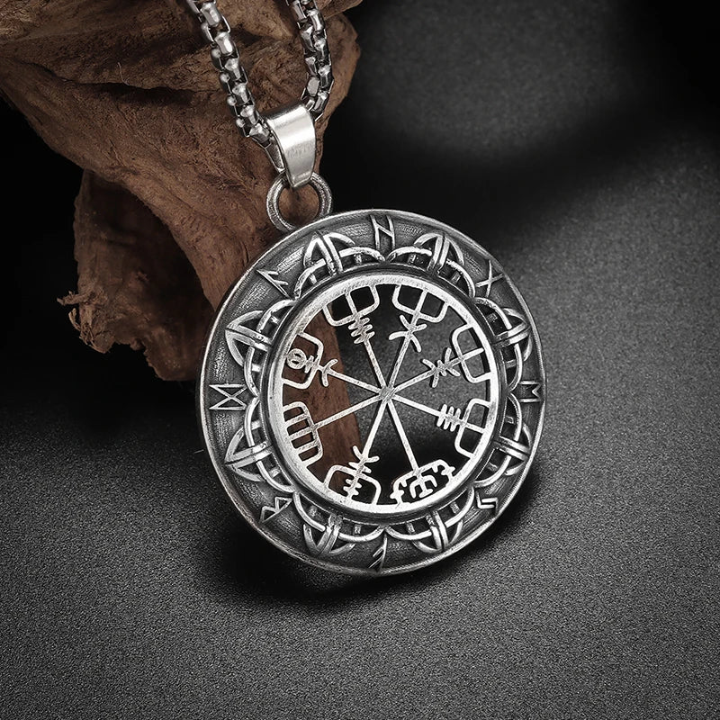 Retro Classic Celtic Knot Round Pendant Necklace for Men and Women Punk Hip-Hop Trend Amulet Jewelry