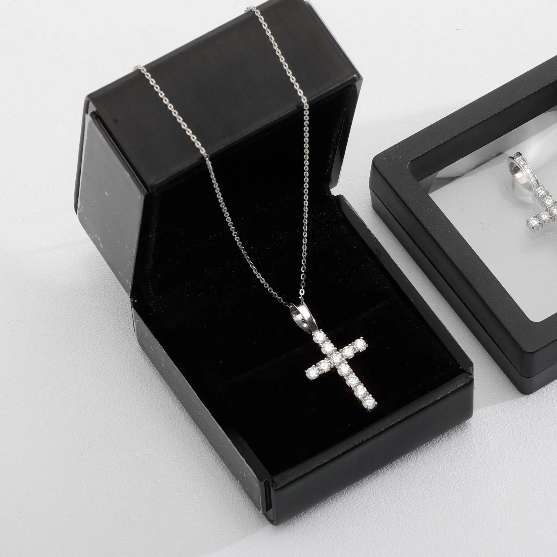 TOPGRILLZ Hot Sale Moissanite Cross Pendant 3mm 4mm 925 Sterling Silver Pendant D Color Moissanite Pendant Pass Diamond