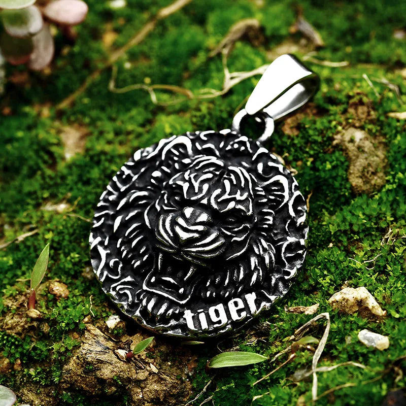Round Lion Wolf Tiger Pendant — Stainless Steel