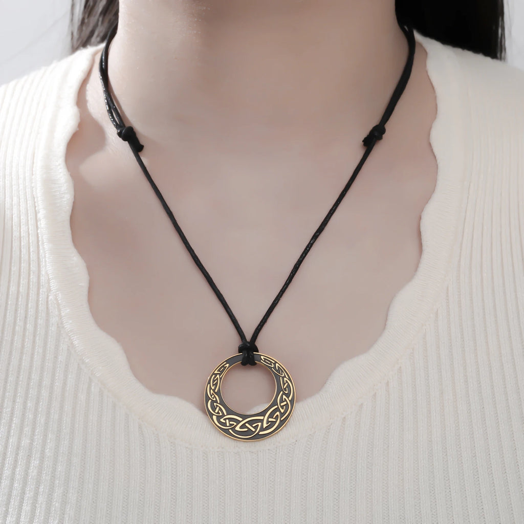 Viking Witch Knot Amulet Pendant Necklace — Rope Chain