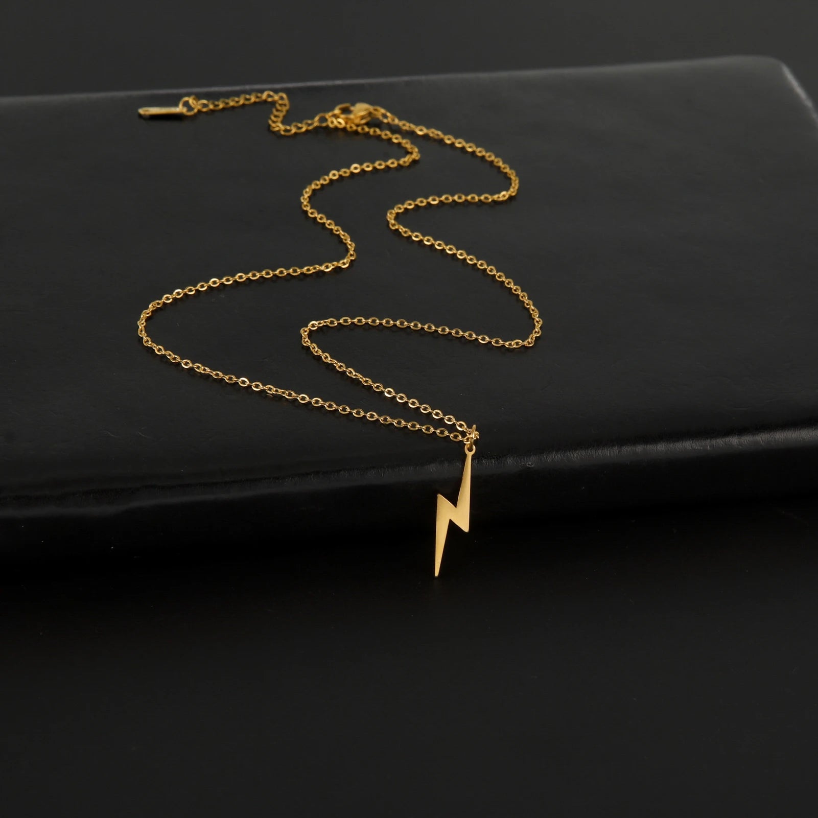 Skyrim 2026 Fashion Lightning Pendant Necklace for Women Stainless Steel Cool Choker Chain Jewelry Gifts